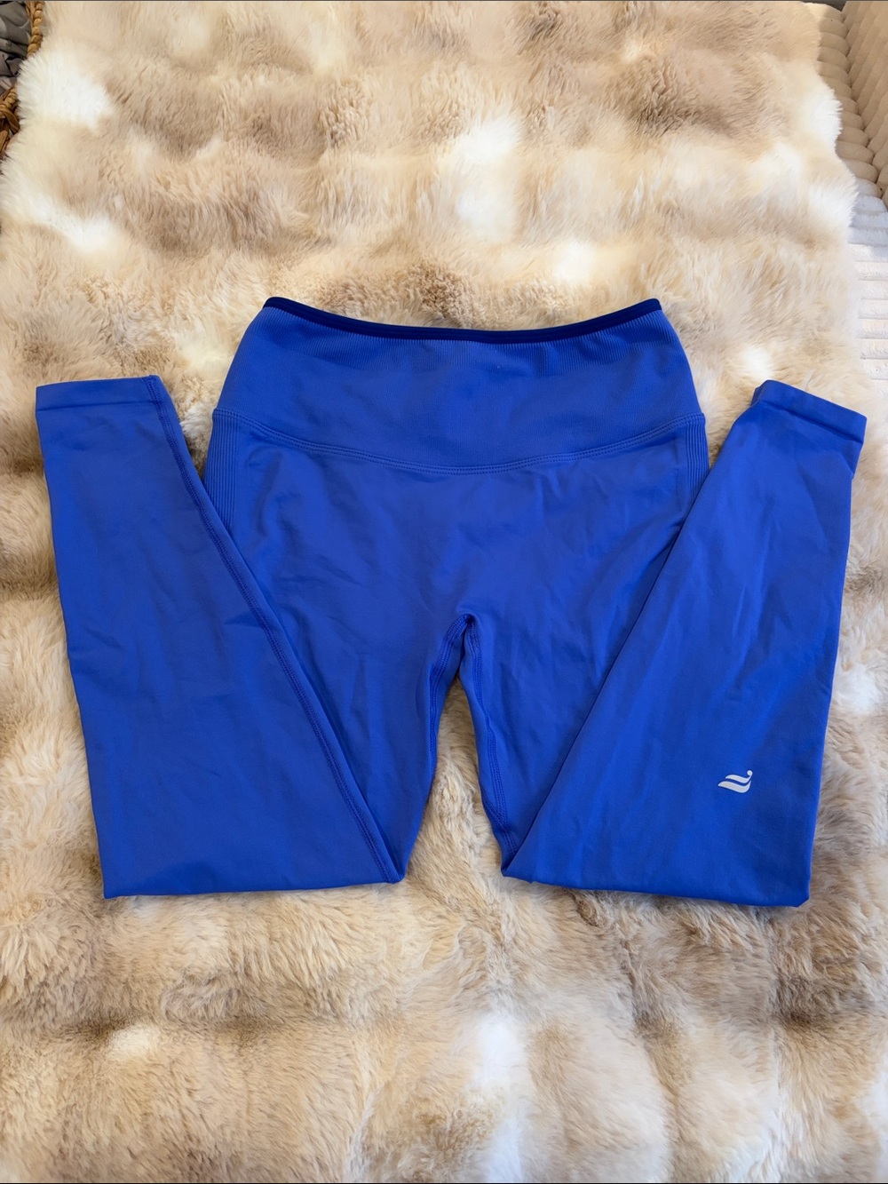 Fabletics high waisted scrunch butt seamless leggings size small sapphire sky